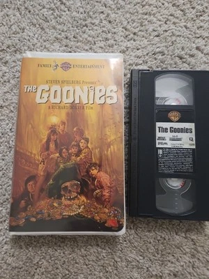 The Goonies (VHS, 1997, Clam Shell) Foto 1 de 2