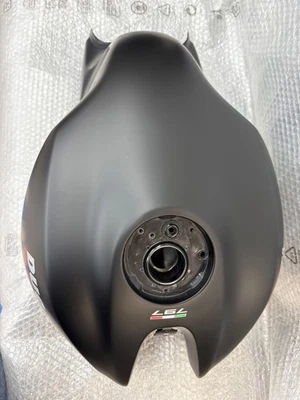 Ducati Monster 797 Dark Fuel Tank  Matte Black 58612573AC Foto 1 de 4