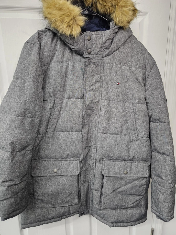 Tommy Hilfiger Chaqueta Para Hombre 2XL Gris Con Capucha Imitación Piel Parka Puffer Acolchada Invierno Foto 1 de 4