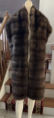 Envoltura de piel de sable ruso con punta plateada Michael Kors - Talla única Foto 1 de 4