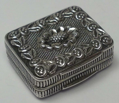 Georgian Sterling Silver Vinaigrette - Hallmarked 1820 by Ledsam & Vale Cover