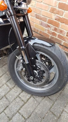 COHETE PROTECTOR DE BARRO DELANTERO TRIUMPH ROCKET 3 ROADSTER FIBRA DE VIDRIO 111