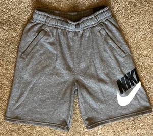 NWT Boys NIKE Gray Sweatpants Shorts Size XL 8” Standard Fit - Picture 1 of 3