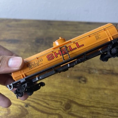 HO Scale Train with Box LIFE-LIKE S/D TANK CAR SHELL #8517 - Image 1 of 4