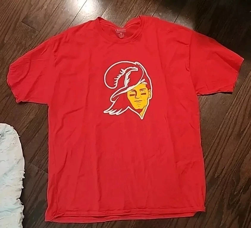Tom Brady | Camiseta Tampa Bay Buccaneers Face Champion XXL Foto 1 de 1