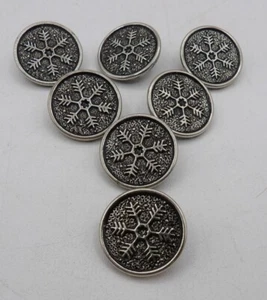 Juego de 7 botones de vástago de metal copo de nieve tono plata "antiguo" diámetro 1/2" - Imagen 1 de 3