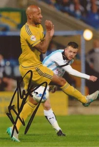 FOTO DE ACCIÓN 6x4 firmada por Harry Bunn de Huddersfield + certificado de autenticidad - Imagen 1 de 1