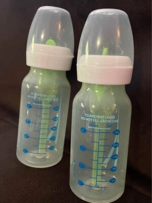 Paquete de toallitas dispensadoras Dr. Brown's 4 oz para biberón flujo 1-2 Munchkin Foto 1 de 4