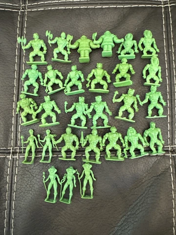 80’s MASTERS OF THE UNIVERSE Vending Machine Figure Set of 28 Green He-Man MOTU Cover