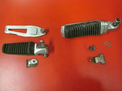 83-86 Suzuki GS550E estriberas laterales izquierdas y herrajes GS 550E Foto 1 de 4