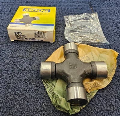 Moog 295: junta en U para Dodge Ram 1500 2500 Chevrolet Silverado 1500 Foto 1 de 4