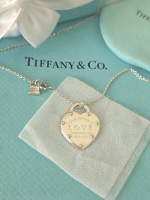 Tiffany & Co. LOVE Corazón Colgante y Mini Candado Italia 18-20" Collar Plata Foto 1 de 4