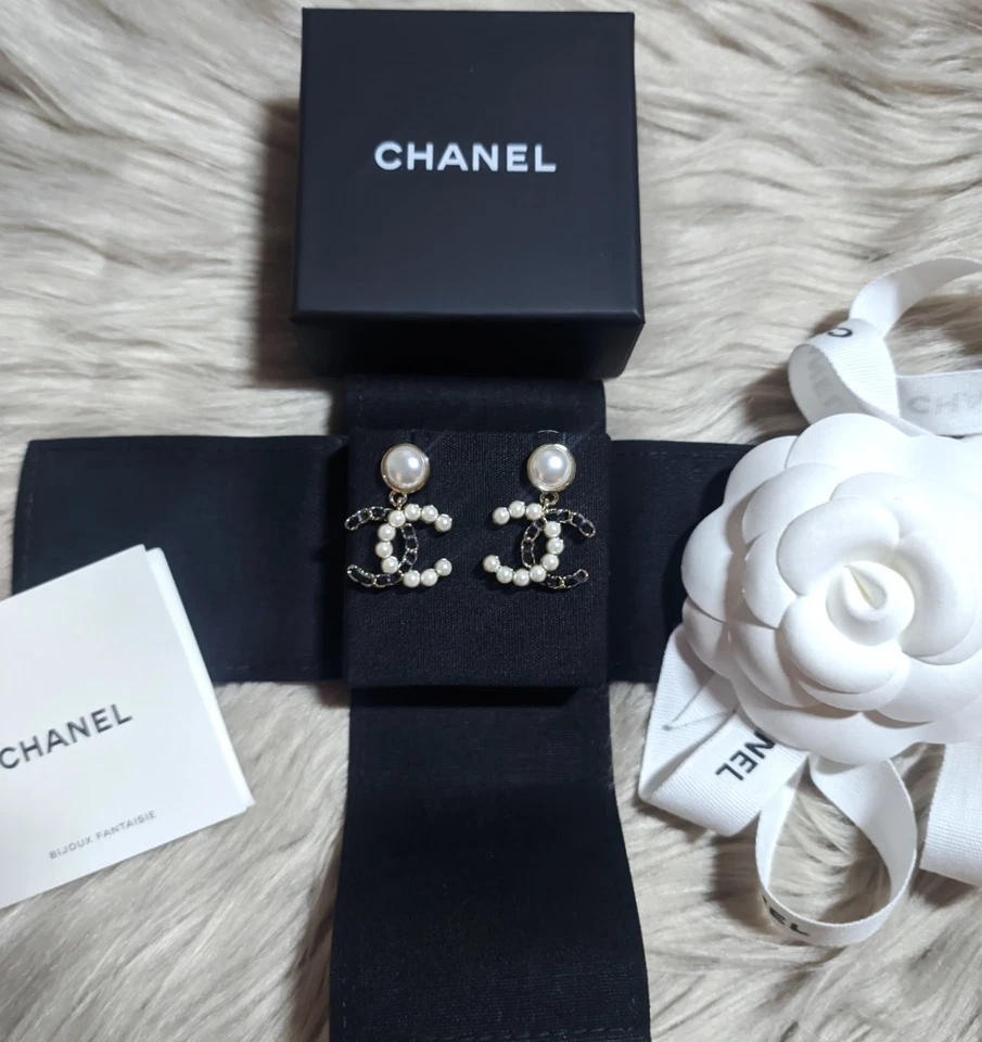 PENDIENTES COLGANTES CHANEL CC Foto 1 de 4