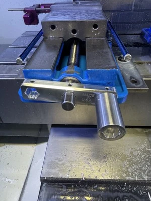 3 Position Vise Handle 3/4 With Male And Female Spindle Driv - Image 1 of 4