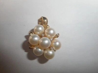 Женский кулон из желтого золота 14 карат с кластером жемчуга круглой огранки и бриллиантами 3 карата - Изображение 1 из 4