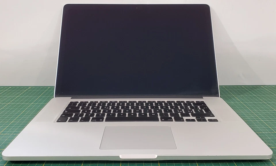 Apple MacBook Pro A1398 (Retina 15" mid 2015) i7, 16GB / 512GB, R9 M370X _2.64_2 - Bild 1 von 4