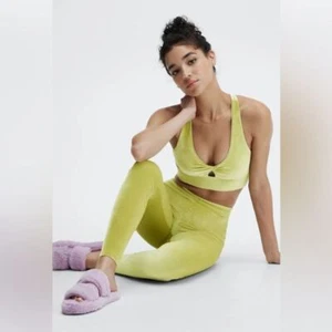 NEW Fabletics Green Oasis Twist Velour Sports Bra and Pants Set Womens XS/S - Picture 1 of 12