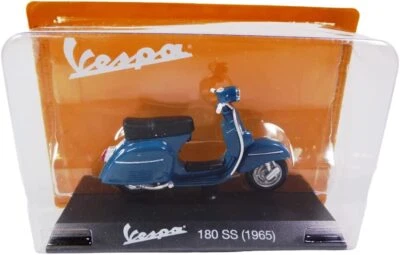 VESPA SCOOTER COLLECTION 1:18 Scale Vespa 180 SS Blue 1965 Model Replica - Image 1 of 2