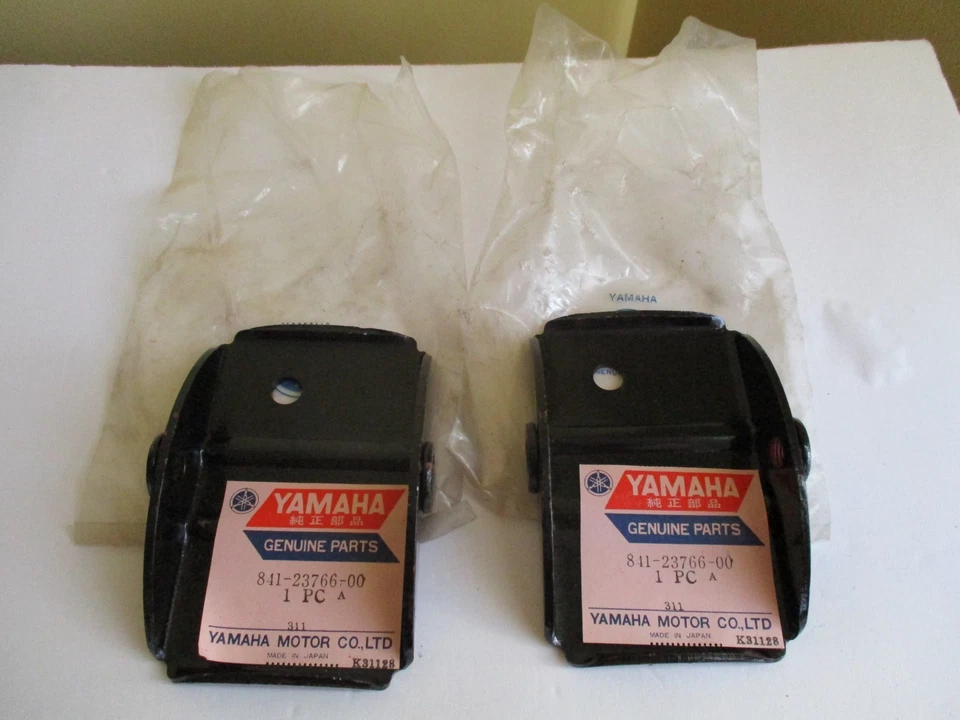 NOS 1970'S YAMAHA SNOWMOBILE  2 STEERING SADDLE 1 SL292-EL433-GP440 - Изображение 1 из 1