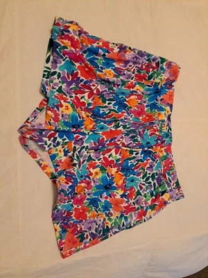 Tommy Bahama Women’s Shorts Multicolor Sz L EUC Catalina Cloth - Image 1 of 4