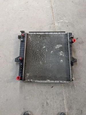 Used Radiator fits: 2007 Ford Ranger 6 cylinder 4.0L AT Grade C Foto 1 de 4