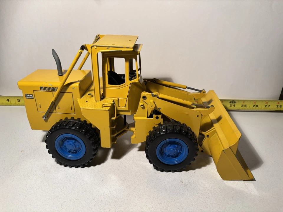 Vtg Gescha CLARK MICHIGAN Wheel Loader 1:20 LARGE HEAVY RARE DIECAST PAYLOADER - Image 1 of 4