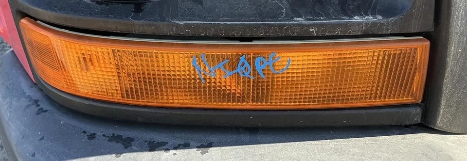 Luz de estacionamiento/esquina de pasajero debajo de los faros para camioneta Express 2500 03-23 855568 Foto 1 de 4