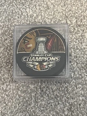 2013 ЧИКАГО BLACKHAWKS STANLEY CUP ЧЕМПИОНОВ ШАЙБА подарок сувенир коллекционный НХЛ - Изображение 1 из 2