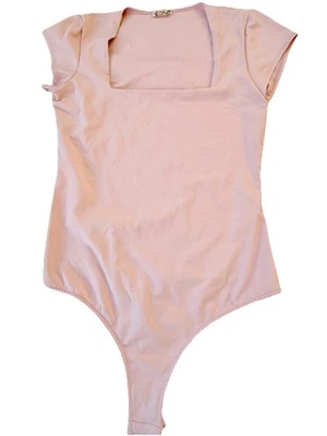 Женский боди Free People средний белый узкие стринги с рукавами-крылышками квадратный вырез б/у в отличном состоянии - Изображение 1 из 4