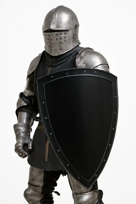 "Escudo Aquecedor Cavaleiro Medieval - Réplica Preta Funcional Pronta para Batalha" - Imagem 1 de 4