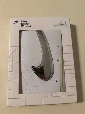 Nuevo con etiquetas Nike Blazer Bolso de muñeca grande Bolso sin asas blanco/metálico 7" x 5,5" Unisex A25 Foto 1 de 4