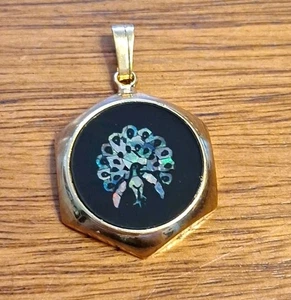 Gold Opal Mosaik Inlay Pfau Vögel schwarzer Hintergrund Anhänger kostenlose Kette - Bild 1 von 2