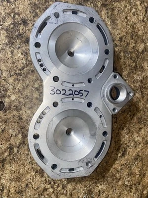 NUEVO OEM 01 Polaris Xc Sp 600 OEM culata 3022057 Foto 1 de 4