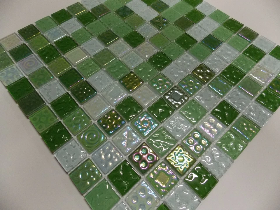 1 qm Glasmosaik Mosaik Fliese grün hellgrün dunkelgrün weiß perlmutt effekt  - Bild 1 von 4