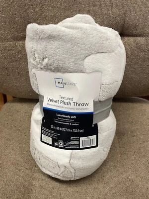 Mainstays Textured Velvet Plush Throw White/Gray Moose Luxuriously Soft 50X60