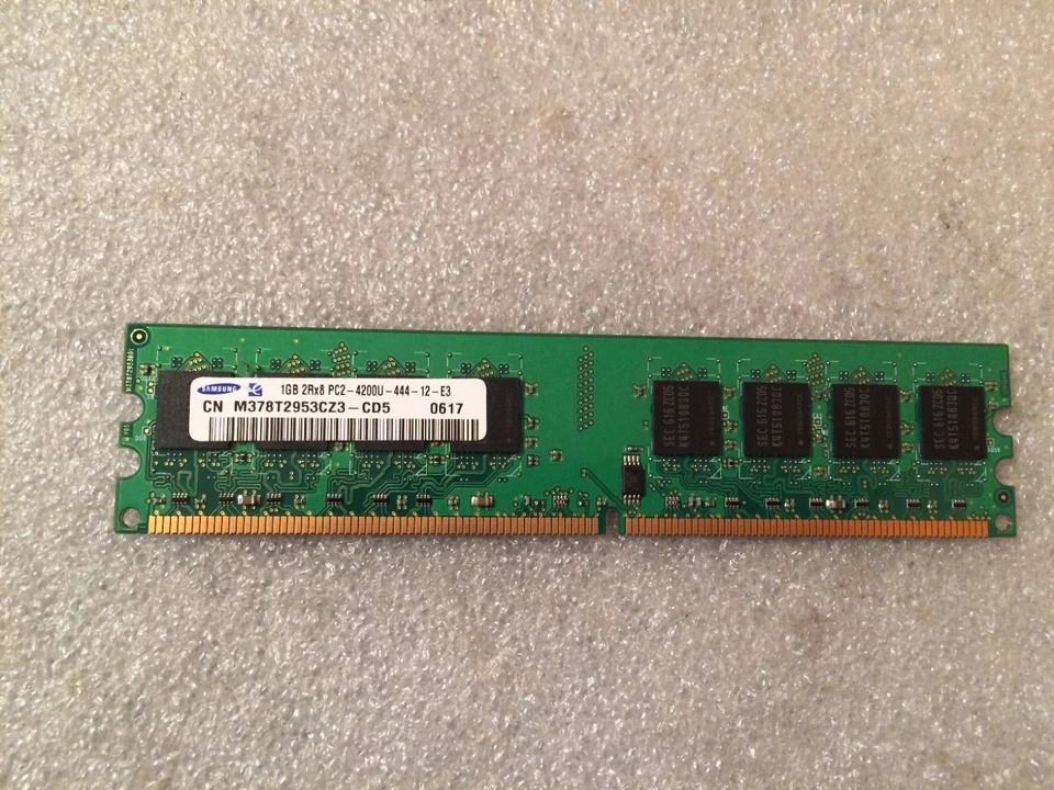 Memoria DDR2 Samsung M378T2953CZ3-CD5 1GB PC2-4200 533MHz CL4 240-Pin - Immagine 1 di 1