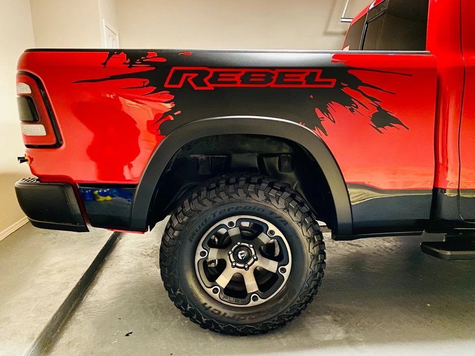 Gráficos laterales traseros MUD SPLASH RAM REBEL Foto 1 de 3