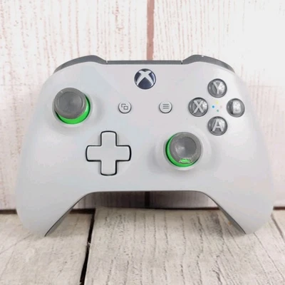 SEE JOYSTICKS - Microsoft Xbox One Wireless Gray / Green Controller 1708 TESTED - Image 1 of 4