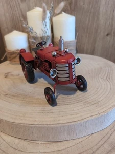 TRATTORE RETRÒ STILE VINTAGE METALLO LATTA MODELLO ORNAMENTO OTTIMO REGALO IN SCATOLA REGALO - Foto 1 di 7