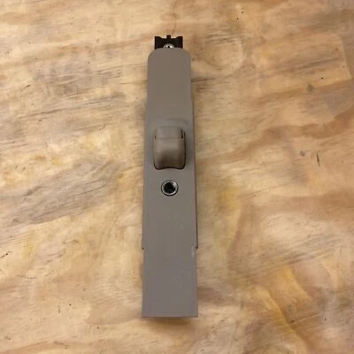 Ajustador de altura del cinturón de seguridad delantero del lado del conductor 98-02 Lincoln Continental sedán Foto 1 de 4