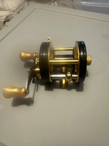 Abu Ambassador De-Luxe 5000 black and gold Collector Item - Picture 1 of 3