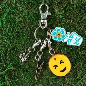 HOTI Hemp Yellow Black Cork Squinting Emoji Leaf Roach Clip Charm Keychain - Picture 1 of 9