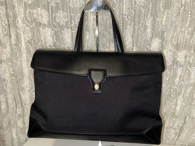 Bolsa de ombro Cole Haan preta nylon/couro clássica mínima Girl Boss 16” X 11” - Imagem 1 de 4