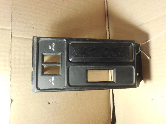 Chrysler LeBaron 1989 2 puertas descongelador trasero ventana interruptor bisel 4373474 Foto 1 de 4