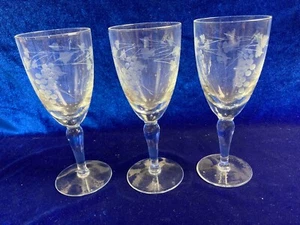 Vintage Retro Set of 3 Wine Glass Stemmed Satin Etched Grapes - Picture 1 of 5