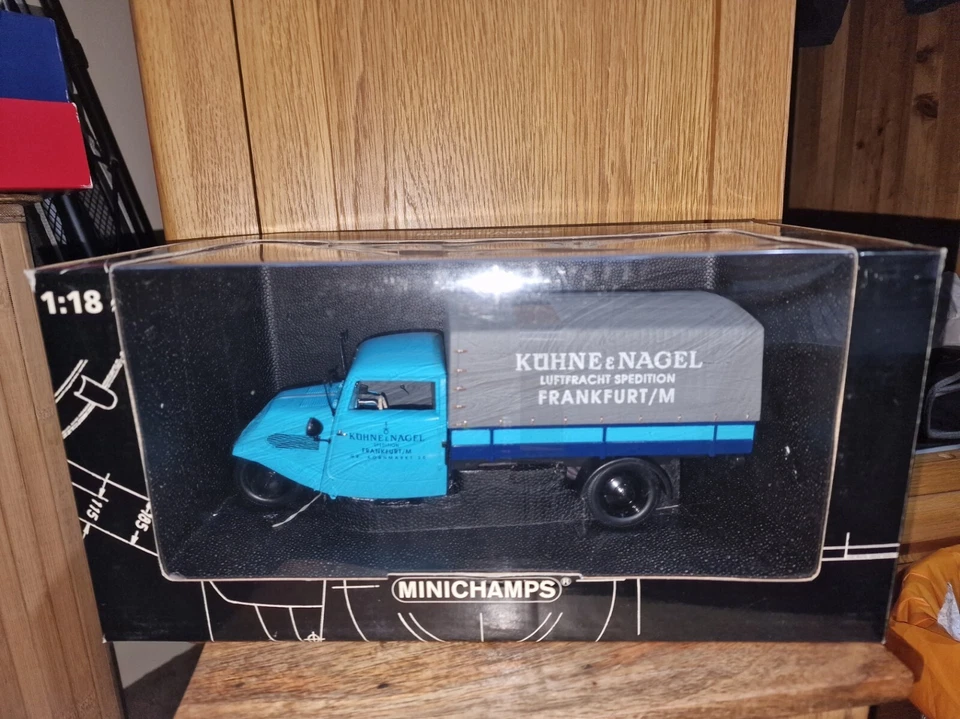 Camión de plataforma plana Minichamps 180 099022 Tempo Hanseat KUHNE & NAGEL 1/18 Foto 1 de 4