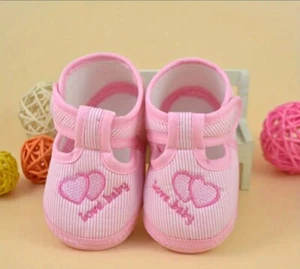 Zapatos De Bebe Deportivos Cómodos Antideslizante Color Rosado En Forma De... - Picture 1 of 4