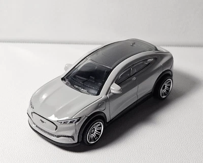 Matchbox '21 Ford Mustang Mach-E Gris escala 1/64 suelto Foto 1 de 4