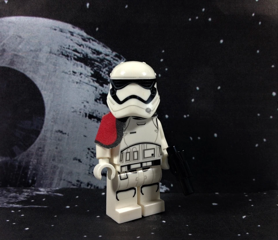 LEGO Minifigure Star Wars First Order Stormtrooper Officer sw0664 Ep 7 + Blaster - Image 1 of 1