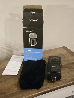 Neewer TT560 Flash Speedlite - for Canon Sony Nikon Panasonic Olympus Pentax - Image 1 of 4